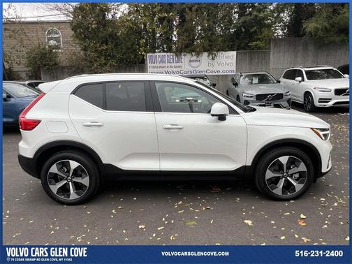 2025 Volvo XC40 B5 Core Bright Theme