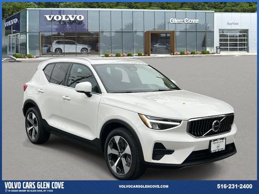 2025 Volvo XC40 B5 Core Bright Theme