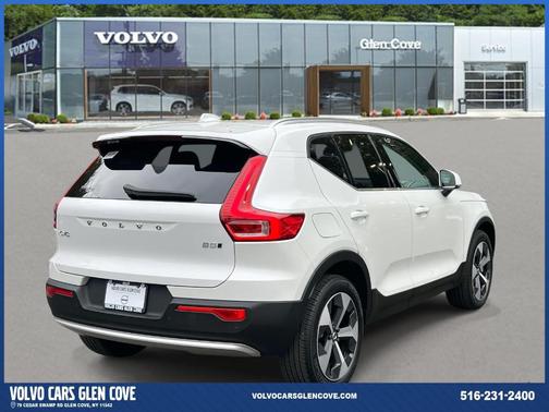 2025 Volvo XC40 B5 Core Bright Theme