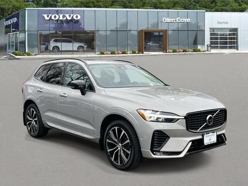 2023 Volvo XC60 B5 Plus Dark Theme