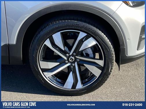 2025 Volvo XC40 B5 Ultra Bright Theme