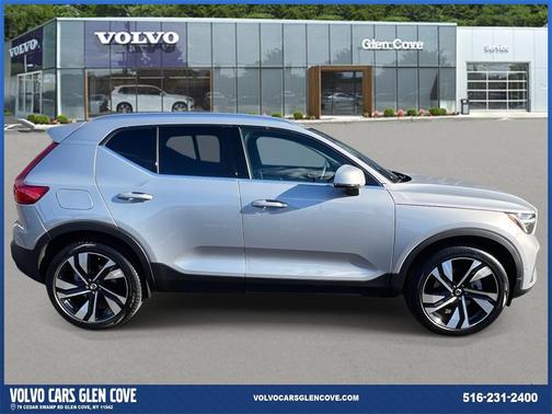 2025 Volvo XC40 B5 Ultra Bright Theme