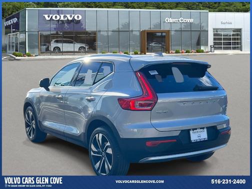 2025 Volvo XC40 B5 Ultra Bright Theme