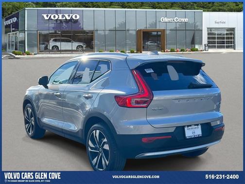 2025 Volvo XC40 B5 Ultra Bright Theme