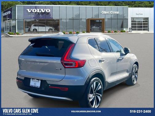 2025 Volvo XC40 B5 Ultra Bright Theme