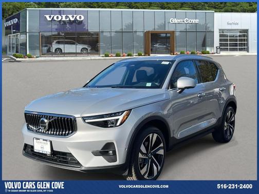 2025 Volvo XC40 B5 Ultra Bright Theme
