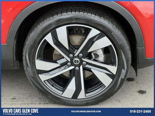 2023 Volvo XC40 B5 Plus Dark Theme