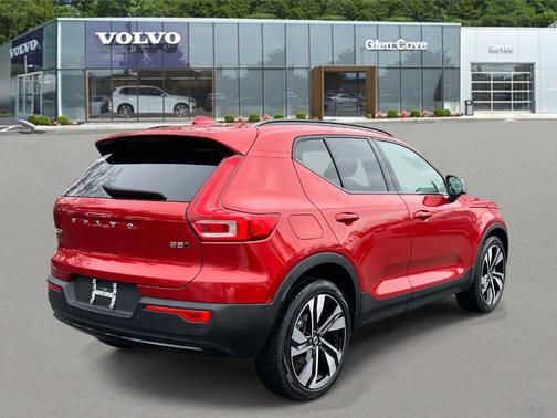 2023 Volvo XC40 B5 Plus Dark Theme
