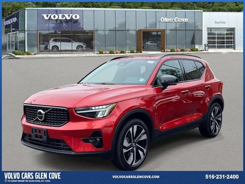 2023 Volvo XC40 B5 Plus Dark Theme
