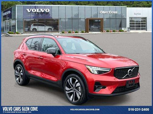 2023 Volvo XC40 B5 Plus Dark Theme