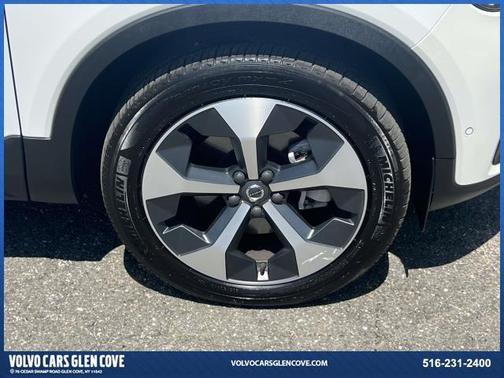 2025 Volvo XC40 B5 Plus Dark Theme