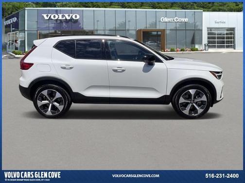 2025 Volvo XC40 B5 Plus Dark Theme