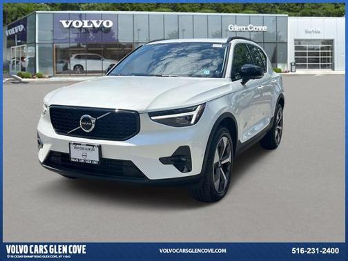 2025 Volvo XC40 B5 Plus Dark Theme