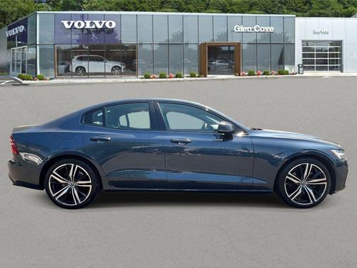 Denim Blue Metallic 2021 Volvo S60 T5 R-Design