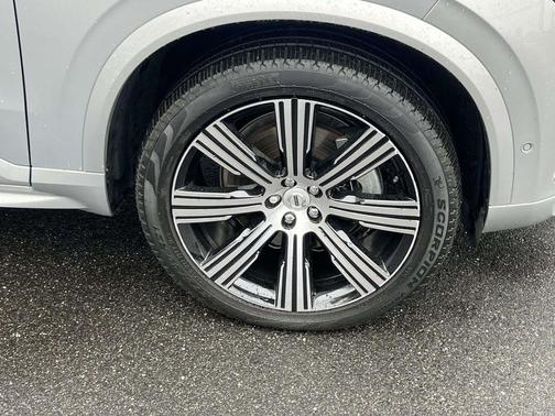 Silver 2023 Volvo XC90 B6 Ultimate 6-Seater