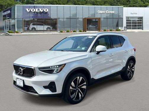 Crystal White 2023 Volvo XC40 B5 Plus Bright Theme