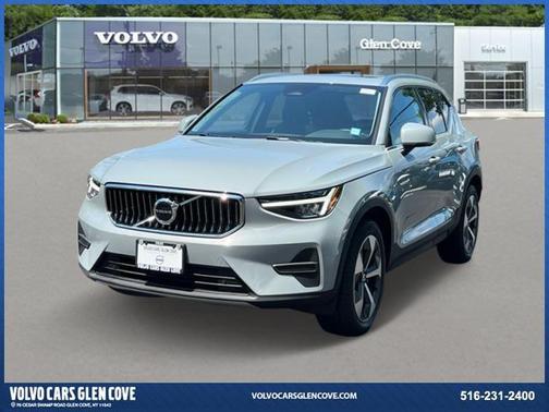 2025 Volvo XC40 B5 Core Bright Theme