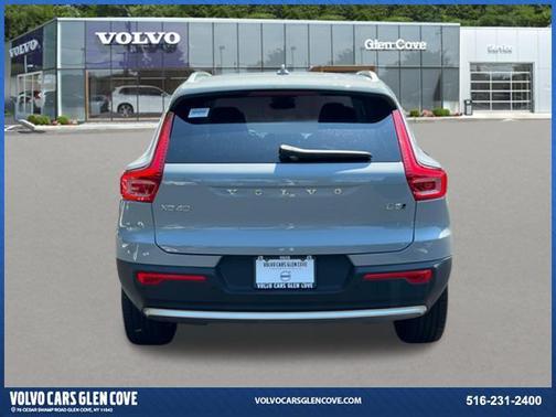 2025 Volvo XC40 B5 Core Bright Theme