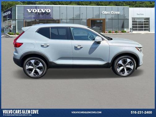2025 Volvo XC40 B5 Core Bright Theme