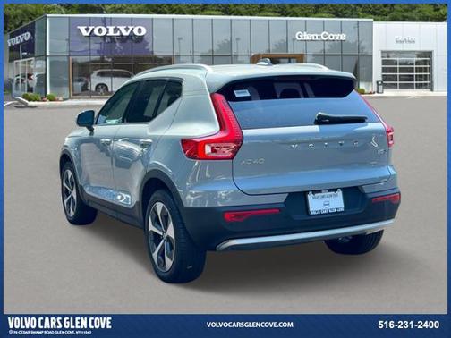 2025 Volvo XC40 B5 Core Bright Theme