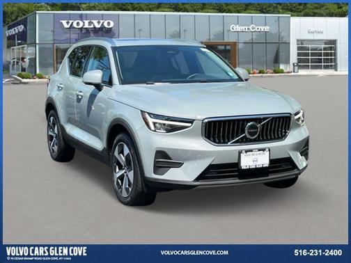 2025 Volvo XC40 B5 Core Bright Theme