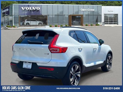 2025 Volvo XC40 B5 Ultra Dark Theme