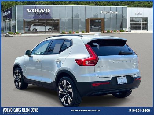 2025 Volvo XC40 B5 Ultra Dark Theme