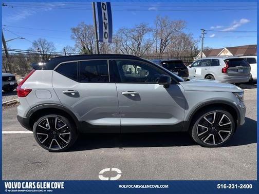 2026 Volvo XC40 B5 Ultra Black Edition