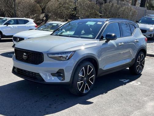 2026 Volvo XC40 B5 Ultra Black Edition