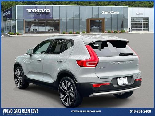 2025 Volvo XC40 B5 Plus Bright Theme