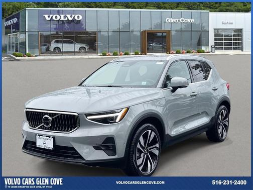 2025 Volvo XC40 B5 Plus Bright Theme