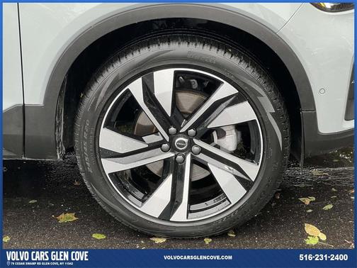 2025 Volvo XC40 B5 Plus Bright Theme