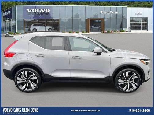 2025 Volvo XC40 B5 Plus Bright Theme