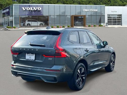 2026 Volvo XC60 B5 Plus