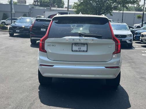 2023 Volvo XC90 Recharge Plug-In Hybrid T8 Ultimate 6-Seater