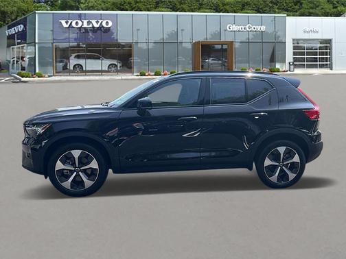2025 Volvo XC40 B5 Plus Dark Theme