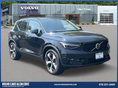 2025 Volvo XC40 B5 Plus Dark Theme