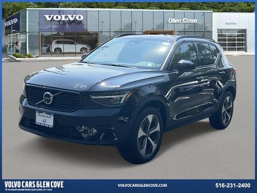 2025 Volvo XC40 B5 Plus Dark Theme