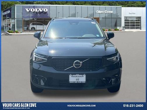 2025 Volvo XC40 B5 Plus Dark Theme