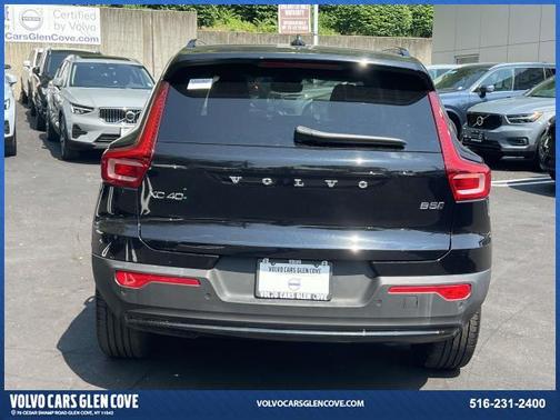 2025 Volvo XC40 B5 Plus Dark Theme