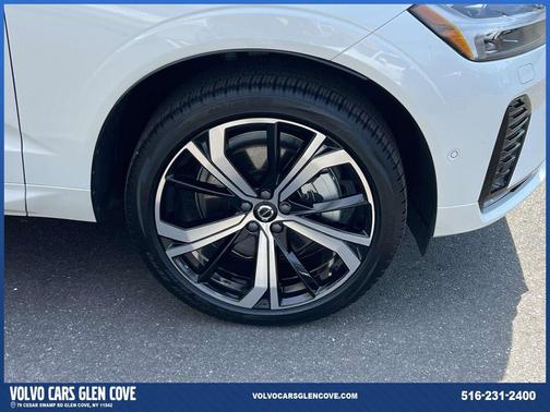 2024 Volvo XC60 B5 Ultimate Dark Theme