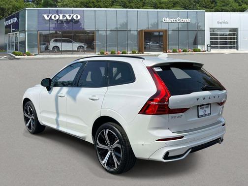 2024 Volvo XC60 B5 Ultimate Dark Theme