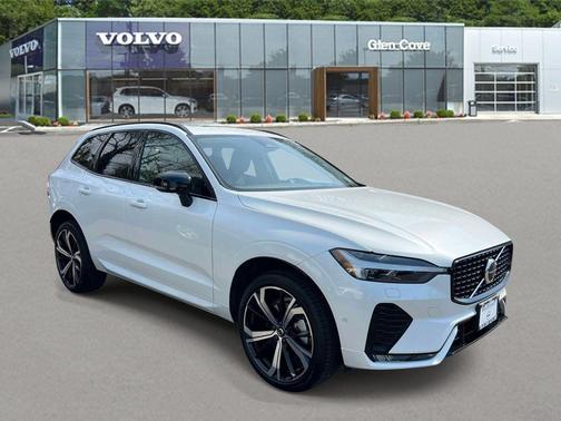 2024 Volvo XC60 B5 Ultimate Dark Theme