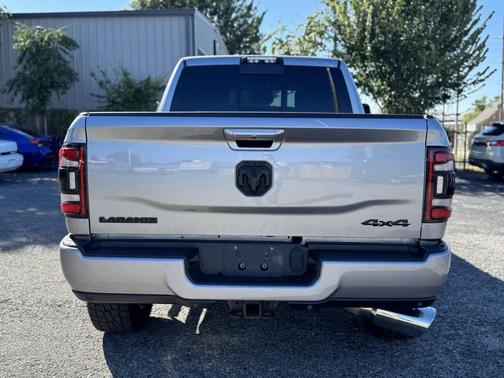 2020 RAM 2500 Laramie Crew Cab 4X4 6'4' Box