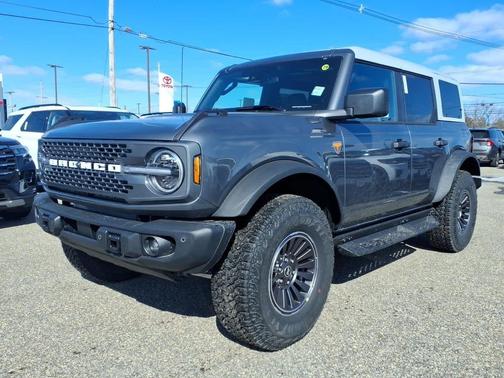 Carbonized Gray Metallic 2026 Ford Bronco Badlands