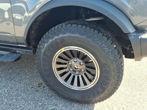Carbonized Gray Metallic 2026 Ford Bronco Badlands