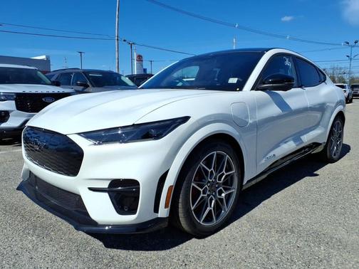 Star White Metallic Tri-Coat 2026 Ford Mustang Mach-E GT