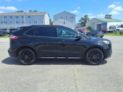 2022 Ford Edge SE