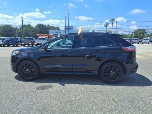 2022 Ford Edge SE
