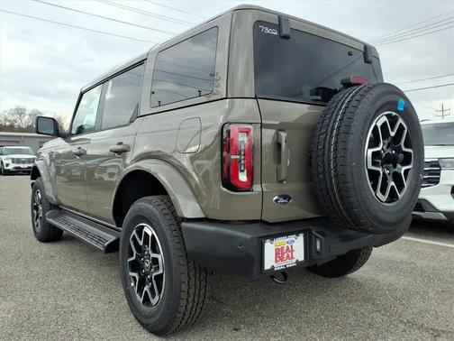2025 Ford Bronco Outer Banks